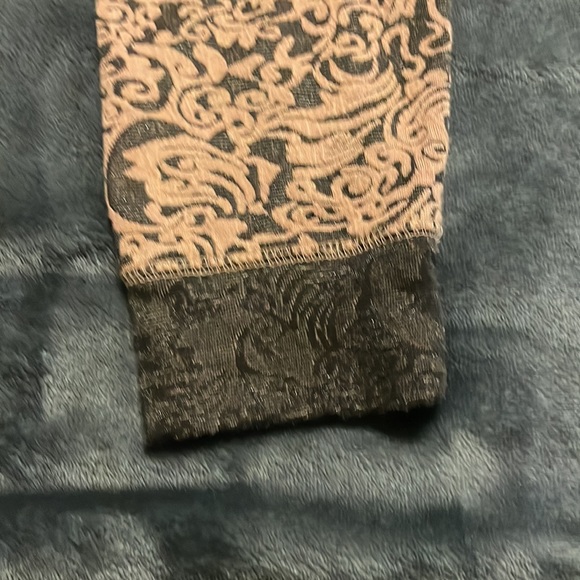 Maurice’s Top - Picture 3 of 7